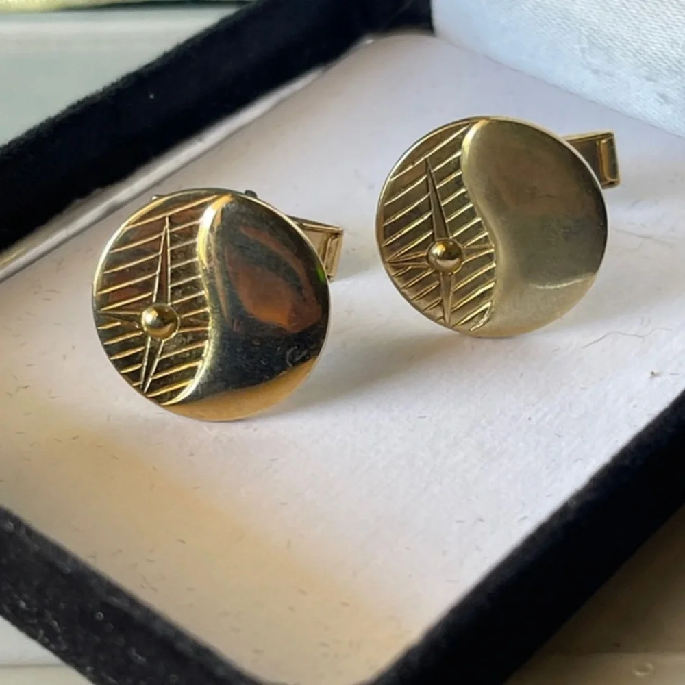 Vintage Gold-toned Yin Yang Cufflinks